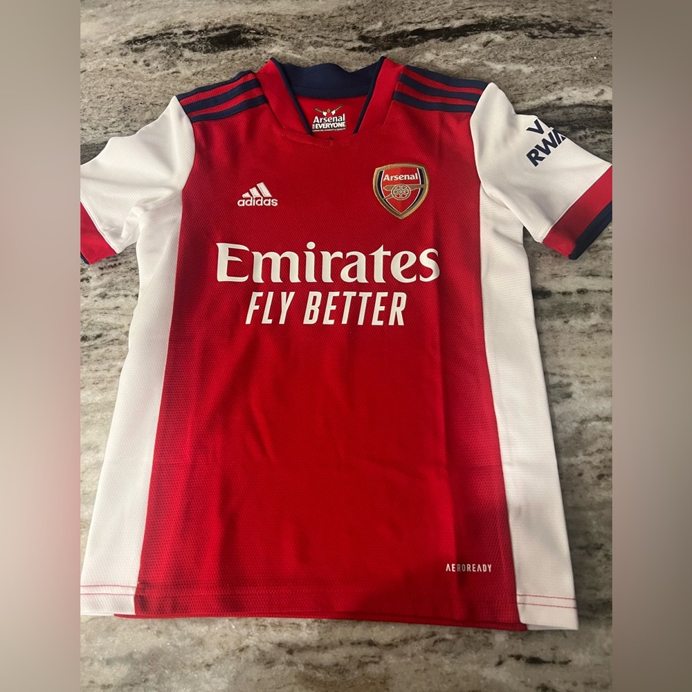 Brand new! Authentic! Adidas Arsenal Saka soccer jersey size 9/10 Youth